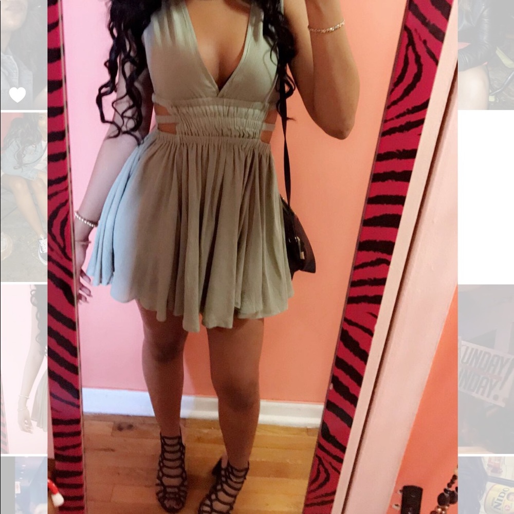 Dress- light olive